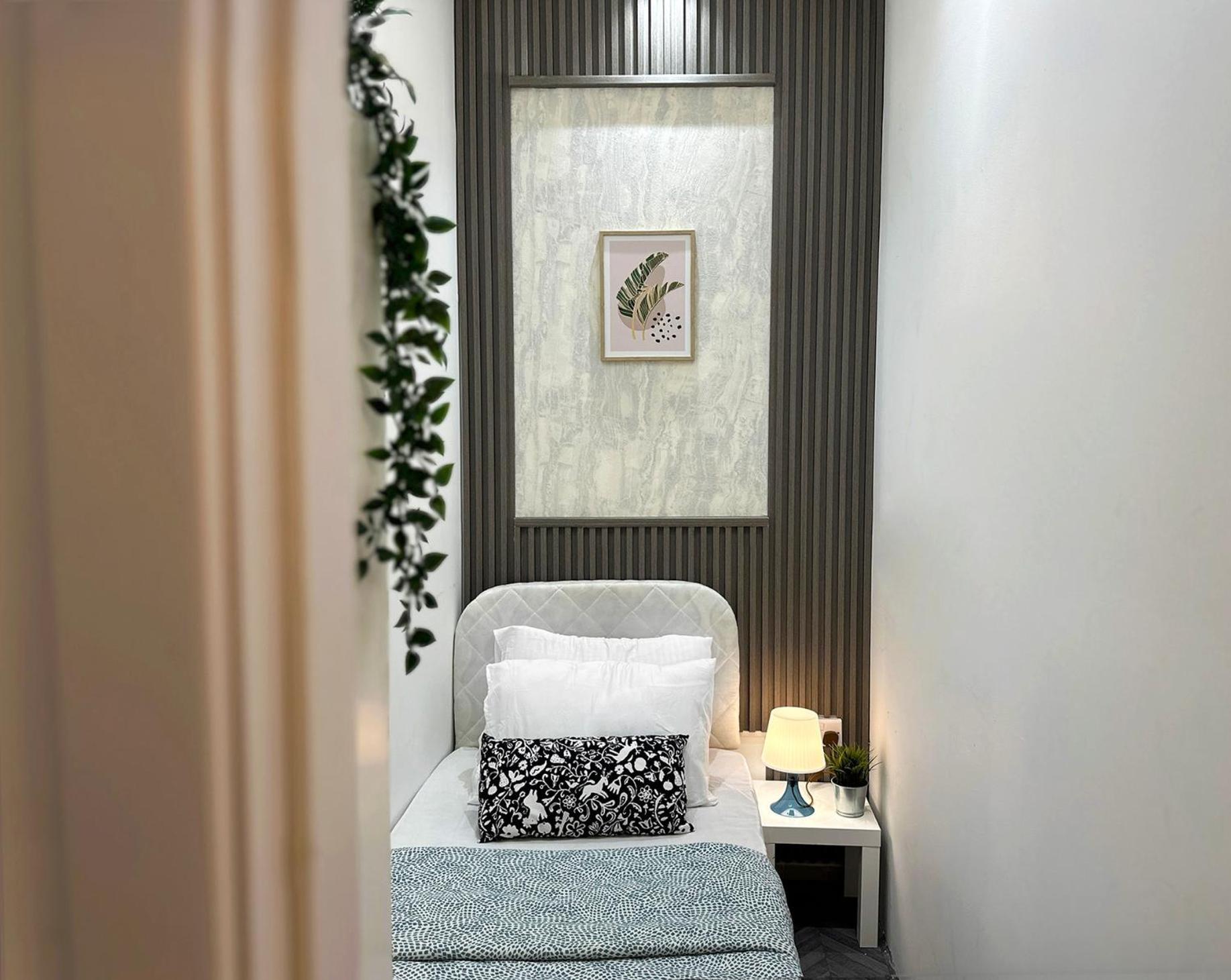 Radiant Parition In Barsha Heights Near Metro Privatunterkunft Dubai